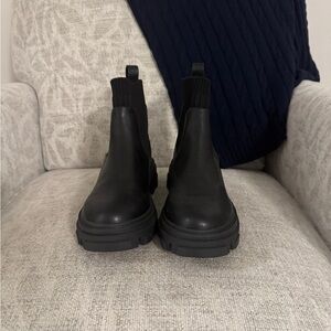 Black Women's Chelsea Boots NWOT